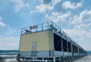 Kapan Memilih Menara Pendingin Buka atau Tertutup